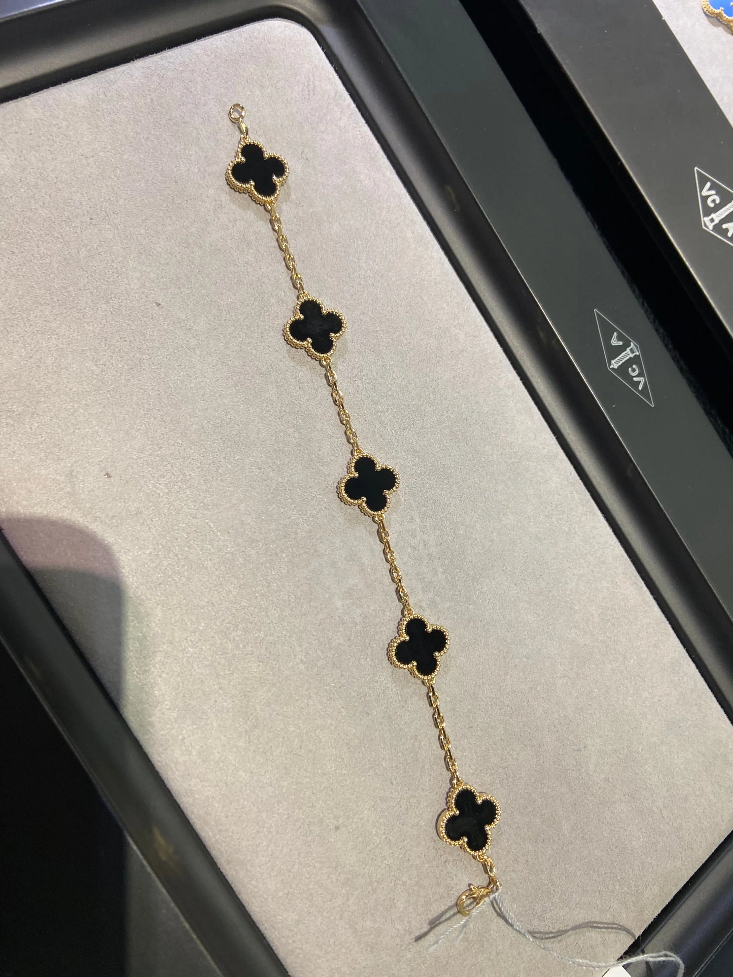 Van Cleef & Arpels Bracelet Enforce Records